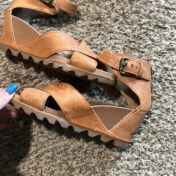 Sorel sandals - Picture 2 of 5
